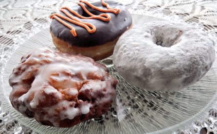 donuts, chocolate, apple fritter-963087.jpg